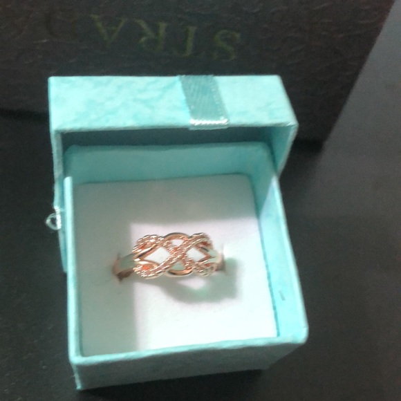 Rose 🥀 Gold white Sapphire Infinity Ring 🥀 - Picture 4 of 5